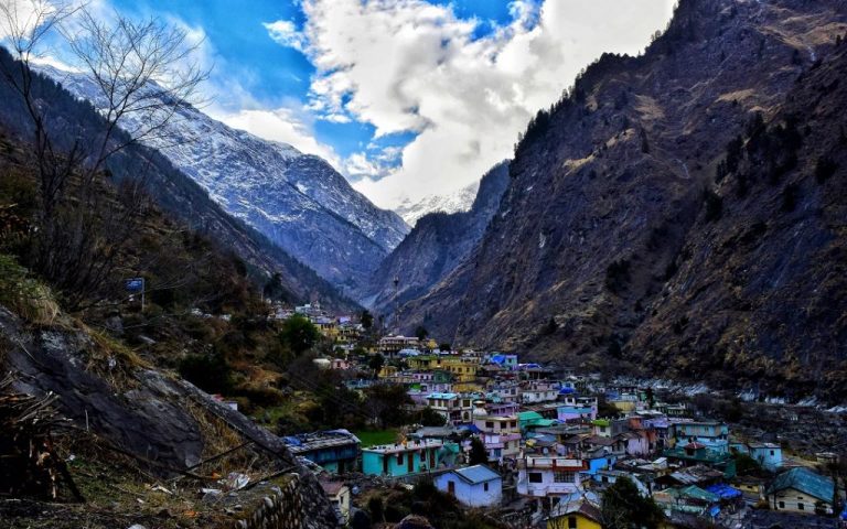 Autorităţile din India au evacuat aproape 200 de locuitori dintr-un oraş din Himalaya, evacuaţi după apariţia unor fisuri în locuinţe