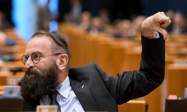 Eurodeputatul maghiar recunoaşte că demisia sa are legătură cu ORGIA de la Bruxelles