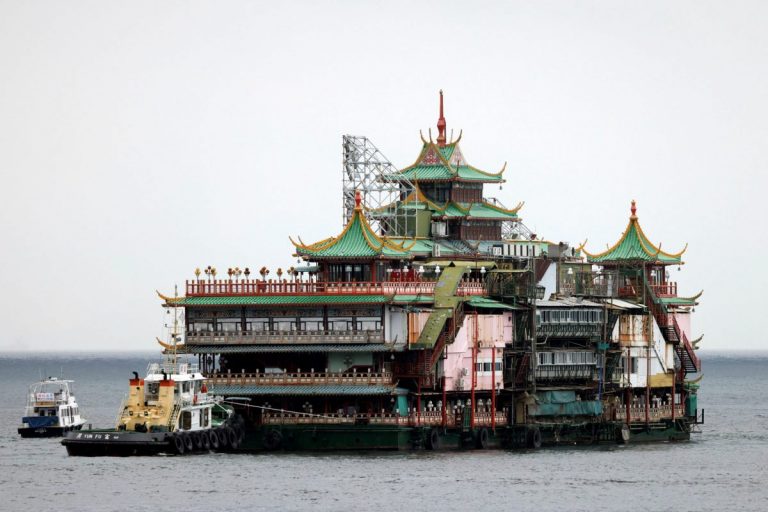 ‘Jumbo’, celebrul restaurant plutitor din Hong Kong, s-a scufundat în Marea Chinei de Sud