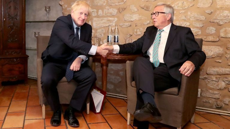 Există încă ‘puncte problematice’ în propunerea cu privire la Brexit, îi spune Juncker lui Johnson