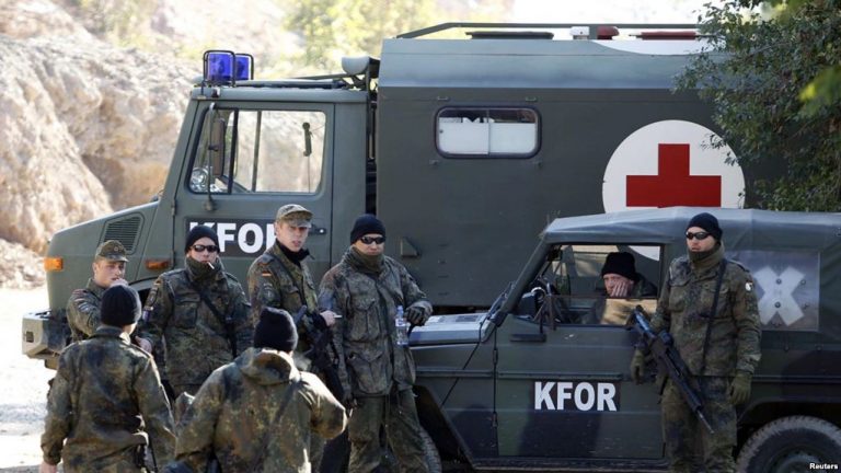 Germania va participa în continuare la misiunea NATO din Kosovo, dar în format redus