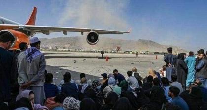 Cel puţin cinci morţi şi zece răniţi în exploziile din apropierea aeroportului din Kabul
