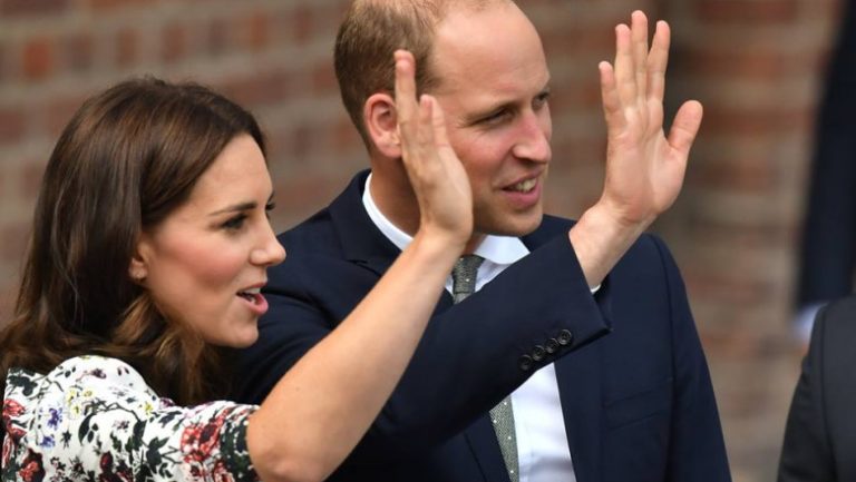 Prințul William și Kate au făcut publică o fotografie nevăzută până acum, pentru a sărbători 13 ani de căsătorie