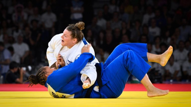 Televiziunea turcă a întrerupt transmisia competiţiei de judo de la JO după ce Kayra Ozdemir a fost învinsă de o sportivă israeliană