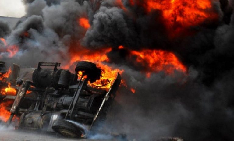 13 morţi în explozia unui camion-cisternă pe o autostradă din vestul Kenyei