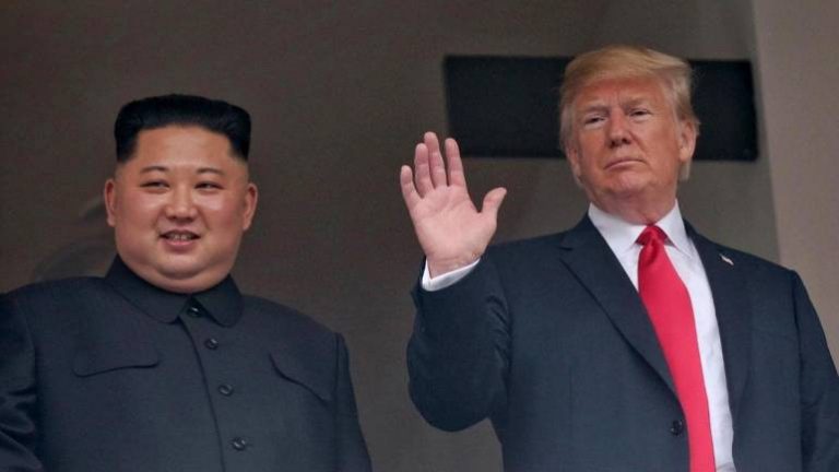 Kim Jong Un şi-a ucis unchiul şi i-a plasat trupul pe scările unei clădiri oficiale, susţine Trump într-o carte