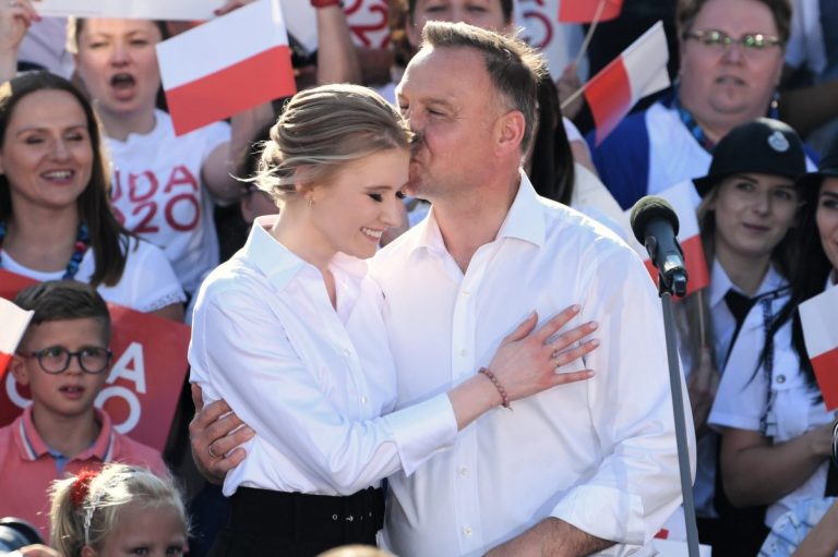După modelul Trump, preşedintele Poloniei îşi face fiica de 25 de ani consilier fără plată