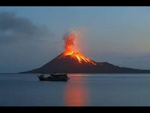 Indonezia: “Copilul” legendarului Krakatau a erupt joi