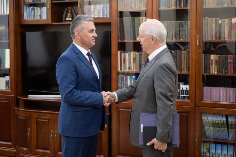 Liderul separatist de la Tiraspol a vorbit despre pace cu ambasadorul SUA în Moldova