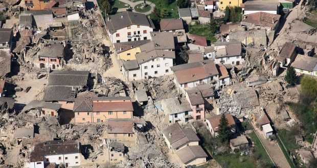 La zece ani de la un cutremur devastator, oraşul L’Aquila este în mare parte pustiu şi seamănă cu un şantier