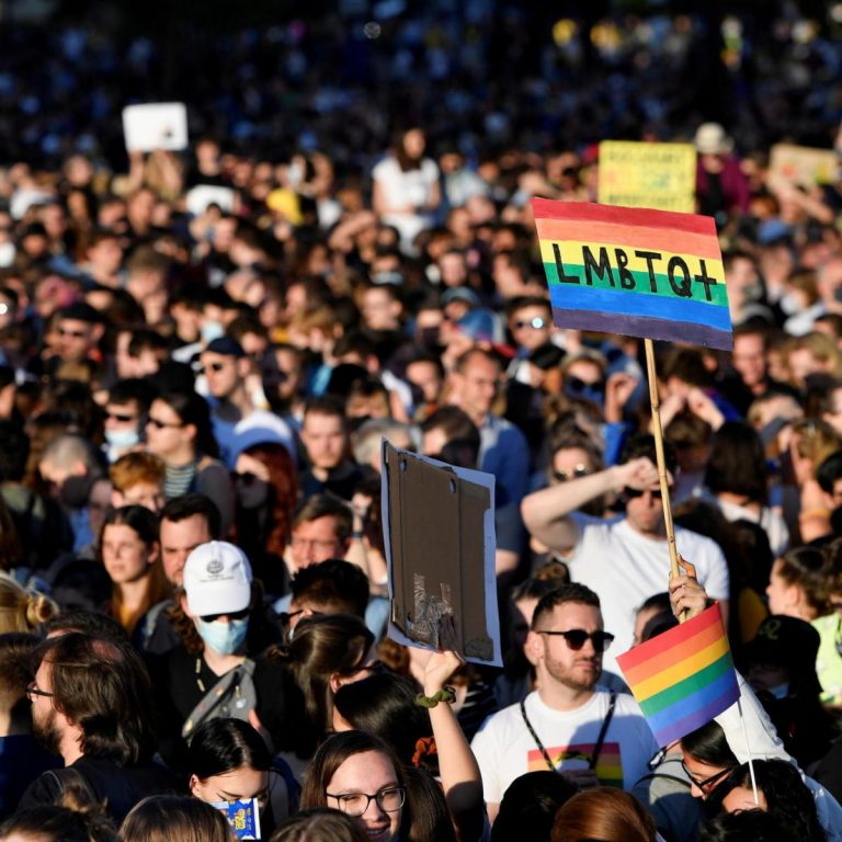 Ungaria a aprobat întrebările pentru referendumul privind legea anti-LGBT