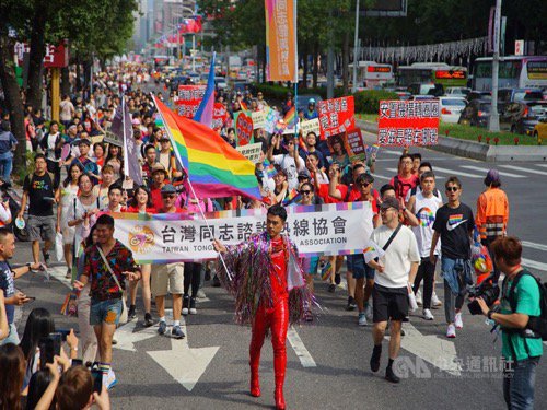 Taiwanul sărbătoreşte egalitatea şi succesul în lupta cu coronavirusul la cel mai mare Marş Pride din Asia
