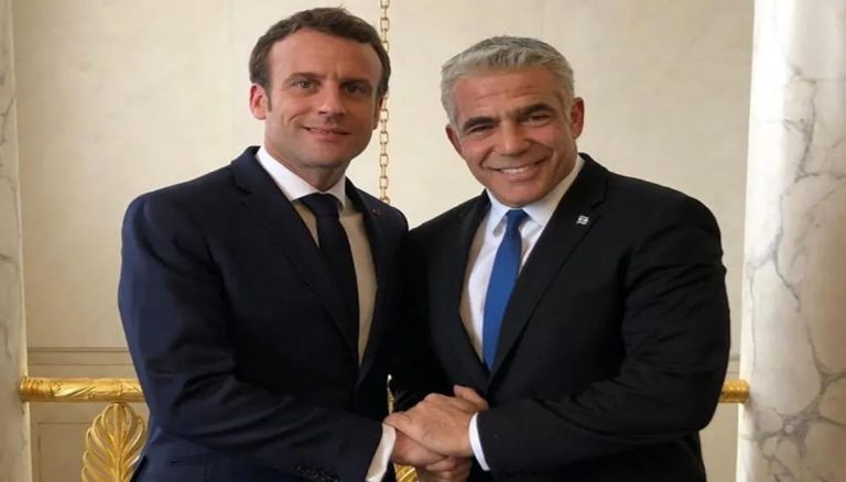 Lapid i-a transmis lui Macron că Israelul se opune relansării Acordului nuclear cu Iranul