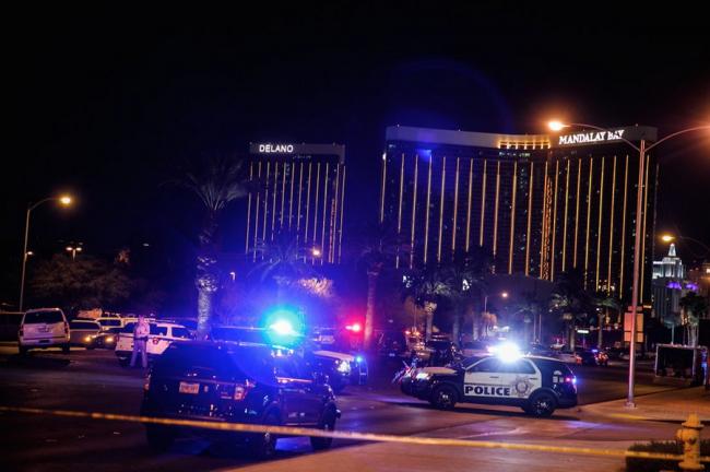 Las Vegas/atac: 47 de arme de foc ale atacatorului, confiscate; prietena sa, în avion spre SUA (surse)