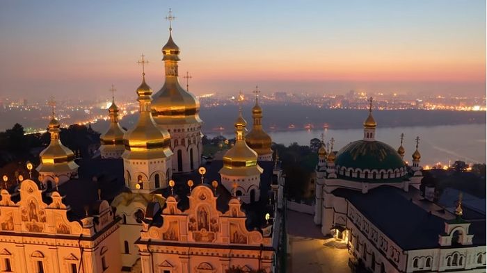 Biserica Ortodoxă Ucraineană  contestă în justiţie evacuarea din Mănăstirea Lavra Pecerska din Kiev