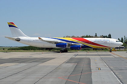 Un avion al companiei româneşti Legend Airlines, suspectat de trafic de persoane, a fost reţinut la sol în Franţa