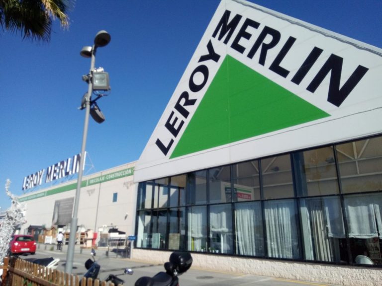 Leroy Merlin vrea să îşi vândă toate magazinele din Rusia către echipa managerială locală
