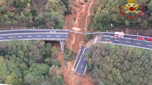 Pod rutier prăbuşit în nord-vestul Italiei