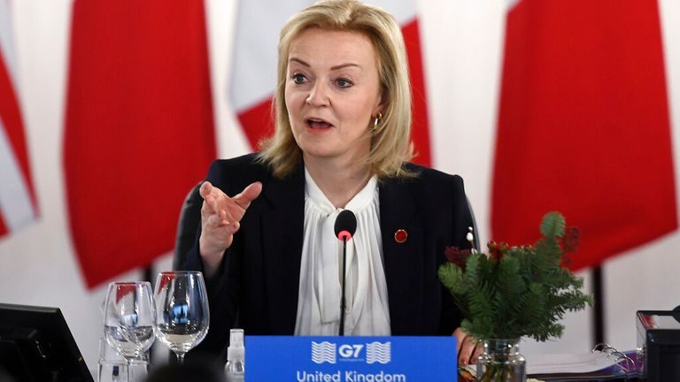 Șefa diplomației britanice avertizează împotriva unor negocieri care să conducă la ‘vinderea’ Ucrainei