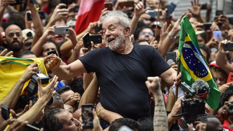 Lula da Silva a câştigat alegerile din Brazilia