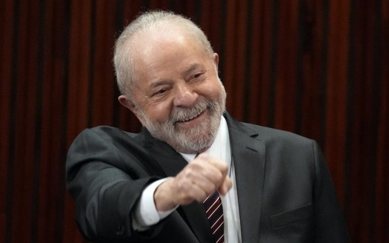 Lula da Silva a depus jurământul  în calitate de președinte şi a promis să ‘reconstriască ţara’ împreună cu brazilienii