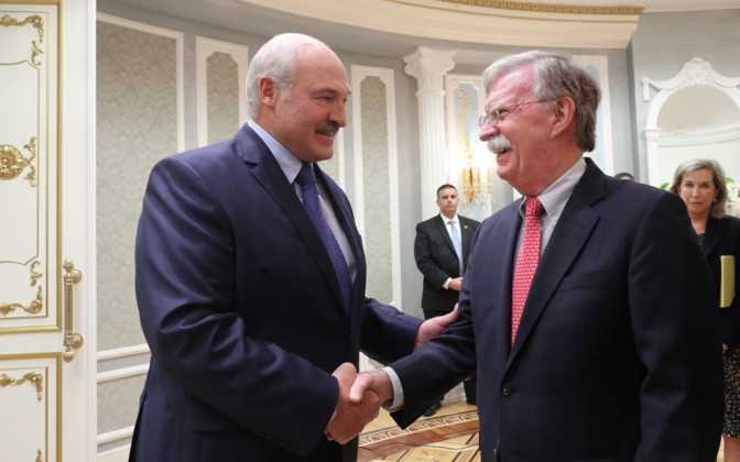Lukaşenko l-a asigurat pe Bolton că Belarus doreşte resetarea relaţiilor cu SUA