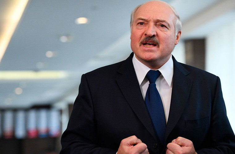 Lukaşenko se filmează tăind buşteni pentru a ajuta Europa care ‘moare de frig’