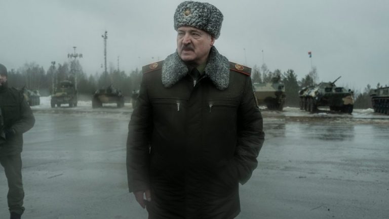 Lukaşenko cere patrule armate pe străzile din Belarus