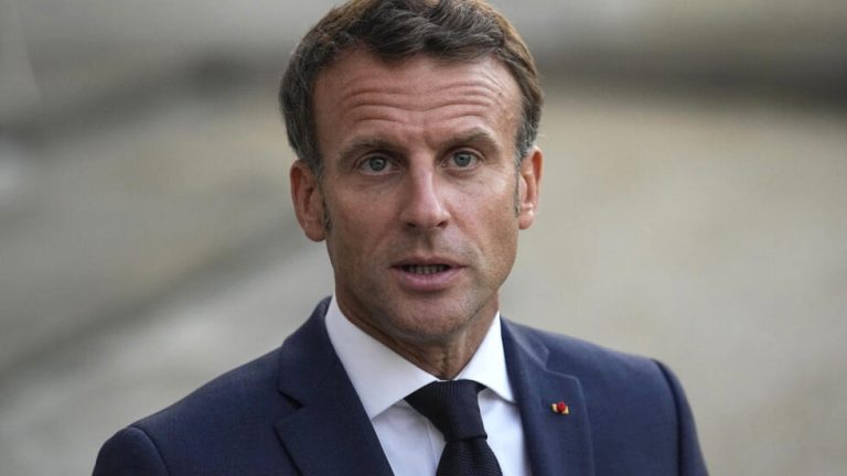 Macron îi promite lui Zelenski noi ajutoare militare franceze şi cere un armistiţiu olimpic