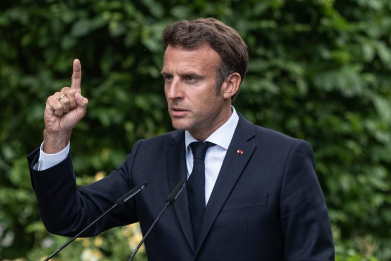 Macron îi atenţionează pe francezi în legătură cu ‘sfârşitul abundenţei’ şi al ‘lipsei de griji’