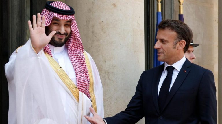 Macron şi prinţul moştenitor saudit cer ‘să se pună capăt rapid vacanţei politice instituţionale din Liban’