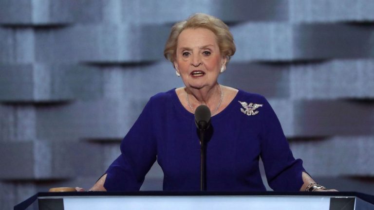 Madeleine Albright, prima femeie secretar de stat în guvernul SUA, a murit