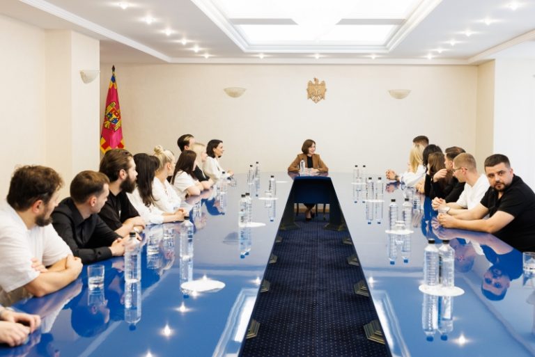 Președinta Maia Sandu a discutat cu un grup de creatori de conținut despre referendum și aderarea la Uniunea Europeană