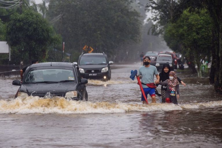 Peste 5.000 de persoane evacuate în Malaezia în urma inundaţiilor