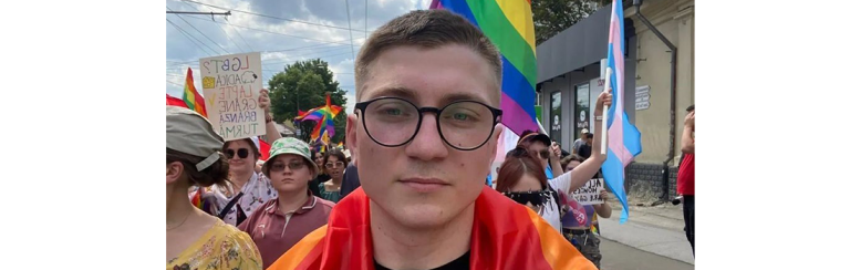 Bărbatul care l-a amenințat pe Marin Pavlescu, hărțuit în armată pentru că e gay, obligat să-i achite daune morale