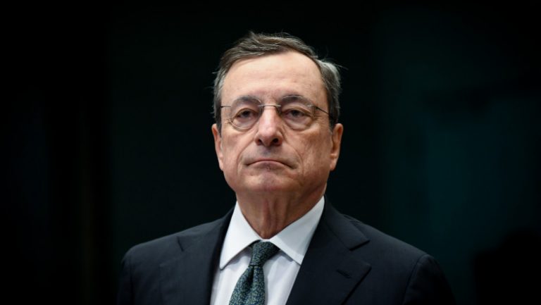 Italienii îi cer premierului Mario Draghi să depășească criza politică și să rămână în funcție