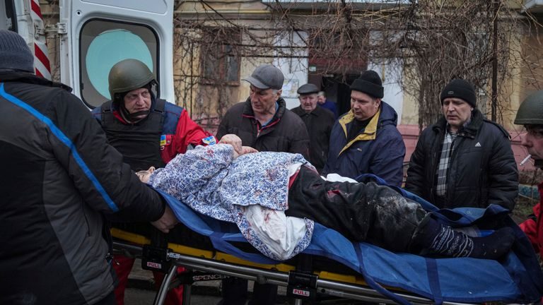 Comitetul Internaţional al Crucii Roşii descrie situaţia din oraşul Mariupol ca fiind ‘sfâşietoare’
