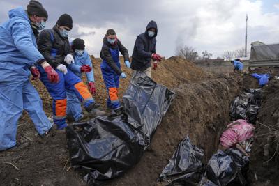 ONU a primit ‘din ce în ce mai multe informaţii’ privind existenţa unor gropi comune în oraşul ucrainean Mariupol