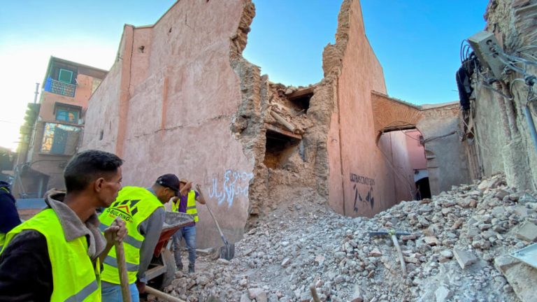 Bilanţul seismului din Maroc se apropie de 2.500 de morţi