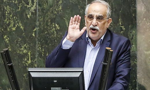 Iran: Parlamentul l-a destituit pe ministrul economiei, în contextul crizei economice în creştere