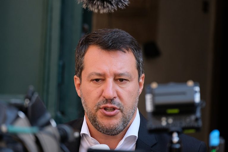 Salvini îi felicită pe Trump şi îşi exprimă speranţa într-o ‘schimbare la Casa Albă’