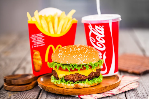 Deținătorul recordului Guiness pentru cei mai mulți hamburgeri mâncați într-o viață: Intenționez să mănânc Big Mac până când mor