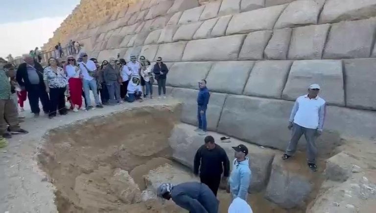 Egiptul renunţă la planurile de renovare a piramidei lui Menkaura