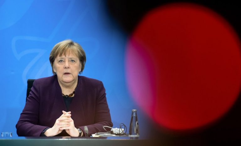 Merkel se vede atrasă în scandalul Wirecard
