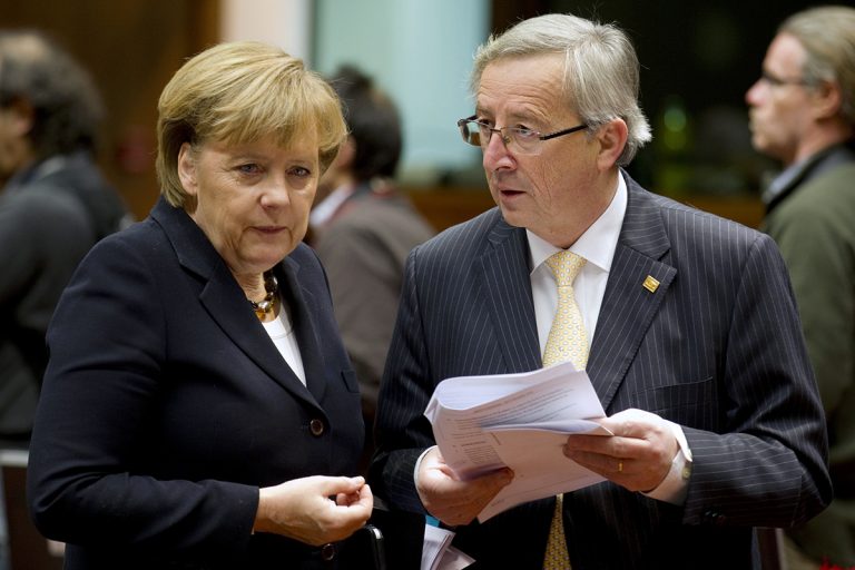 Angela Merkel şi Jean-Claude Juncker au discutat despre criza catalană