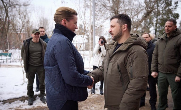 Prim-ministrul danez promite ajutor pentru reconstrucţie într-o întâlnire cu Zelenski la Nikolaev