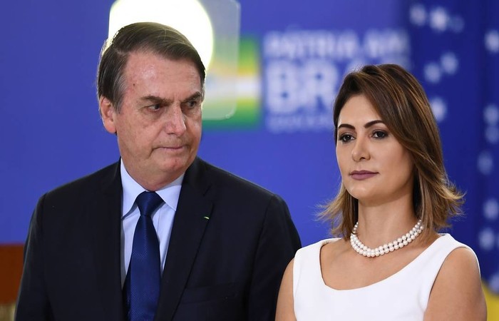 Soţia preşedintelui Bolsonaro, infectat cu coronavirus, şi cele două fiice ale sale au fost testate negativ