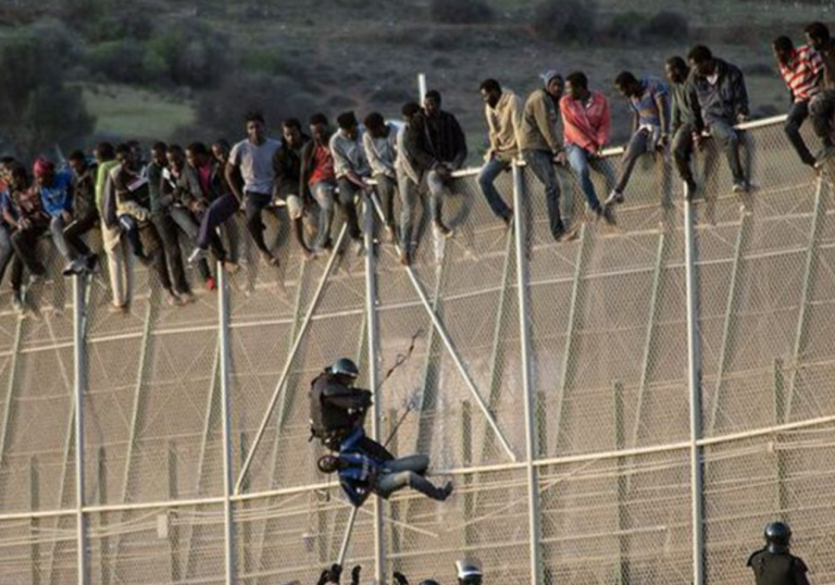 CEDO condamnă Spania pentru retrimiterea IMEDIATĂ de migranţi sosiţi în enclava Melilla