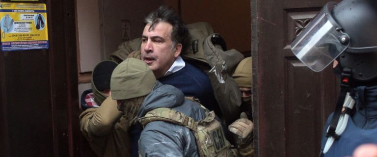 Georgia îl condamnă în contumacie pe Mihail Saakaşvili la ani grei de închisoare