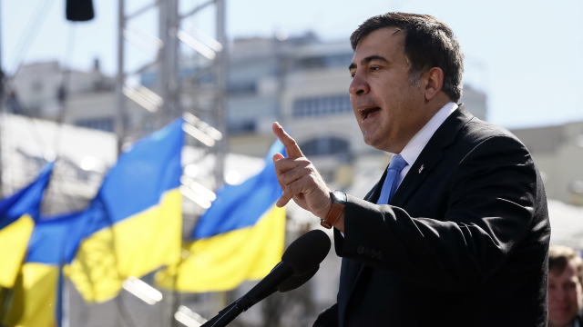 NU se lasă. Fostul lider georgian Mihail Saakaşvili s-a alăturat miilor de protestatari anticorupţie la Kiev
